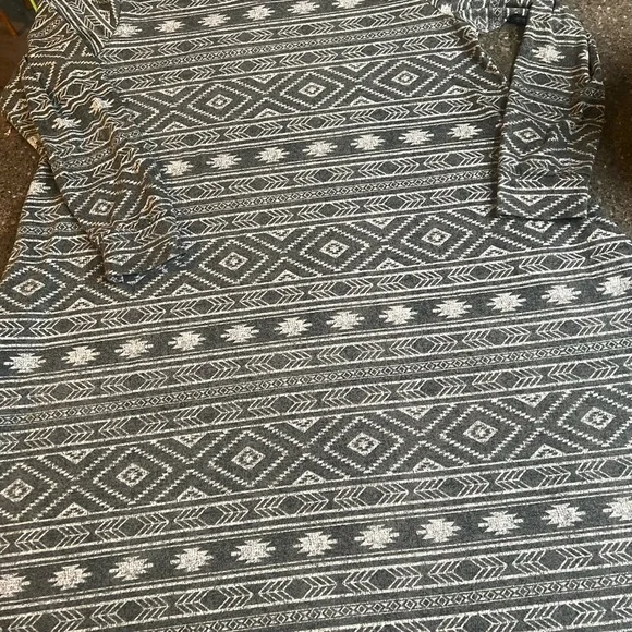 LuLaRoe Emily Gray and White Southwest Dress Long Sleeves and Pockets Size XL - Picture 1 of 5